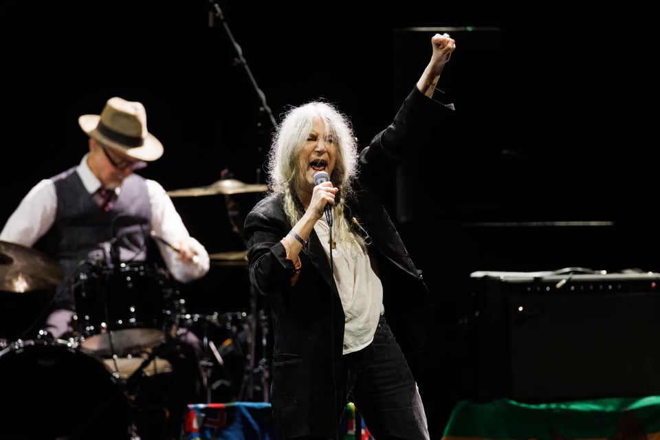 patti smith performing